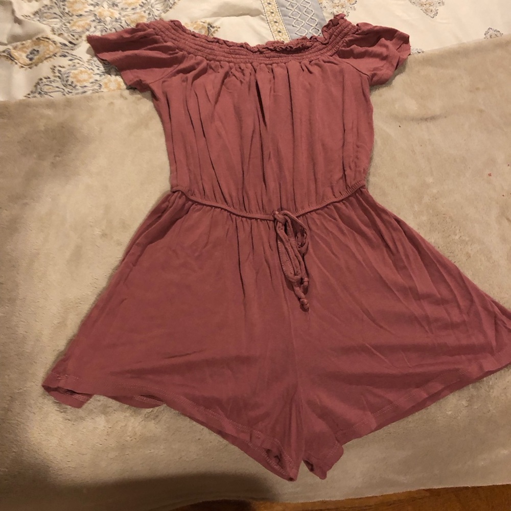L. A. Hearts brand romper, mauve color. Size XS. Bought at PacSun.